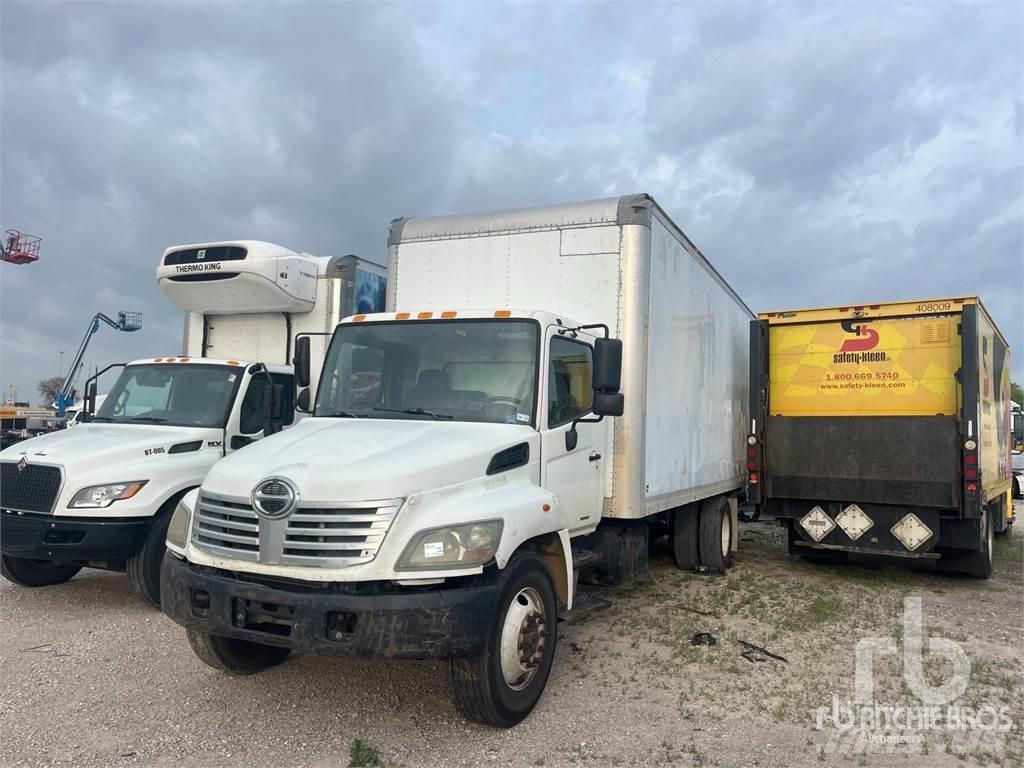 Hino 268 パネルバン