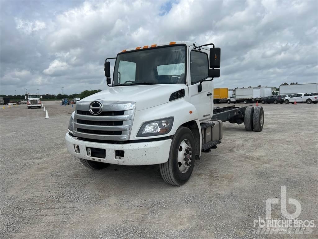 Hino 268 キャブ付きシャーシ