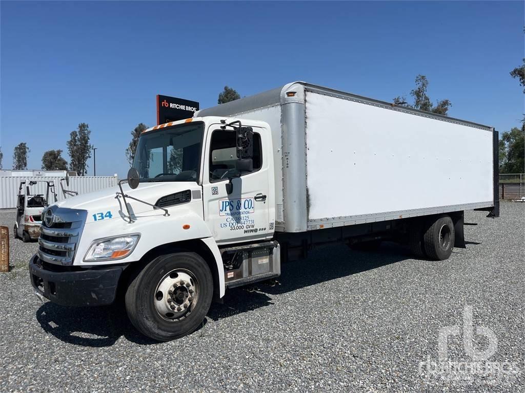 Hino 338 パネルバン