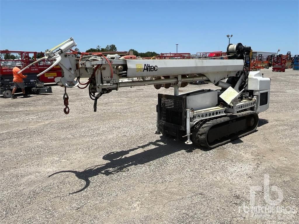 Hinowa PT3000 自走式掘削トラック