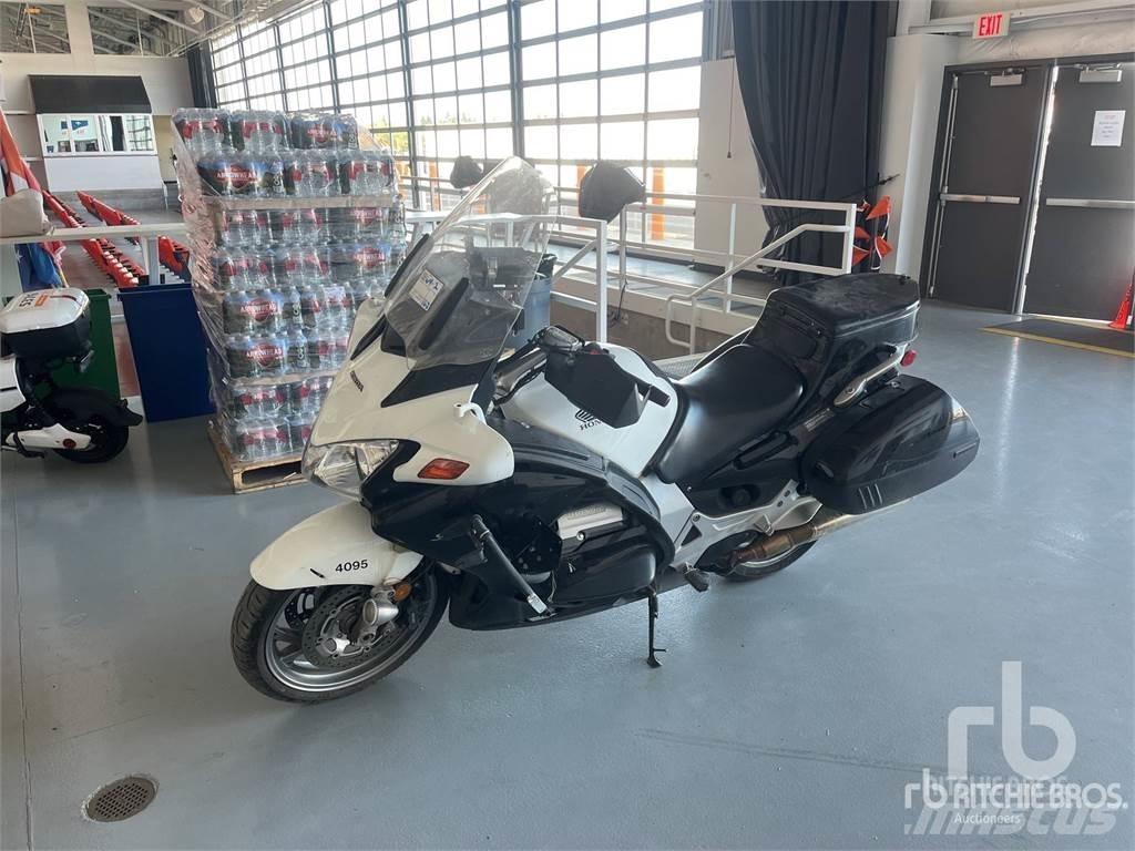 Honda ST1300 自動車
