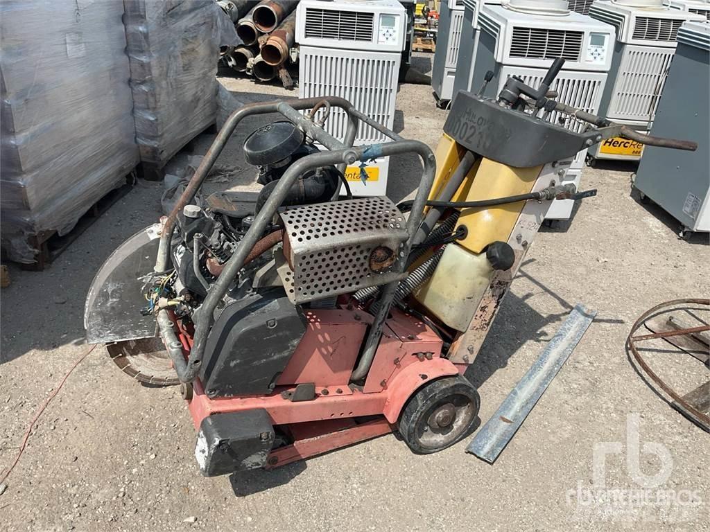 Husqvarna FS524 アスファルトスピリッティングマシーン