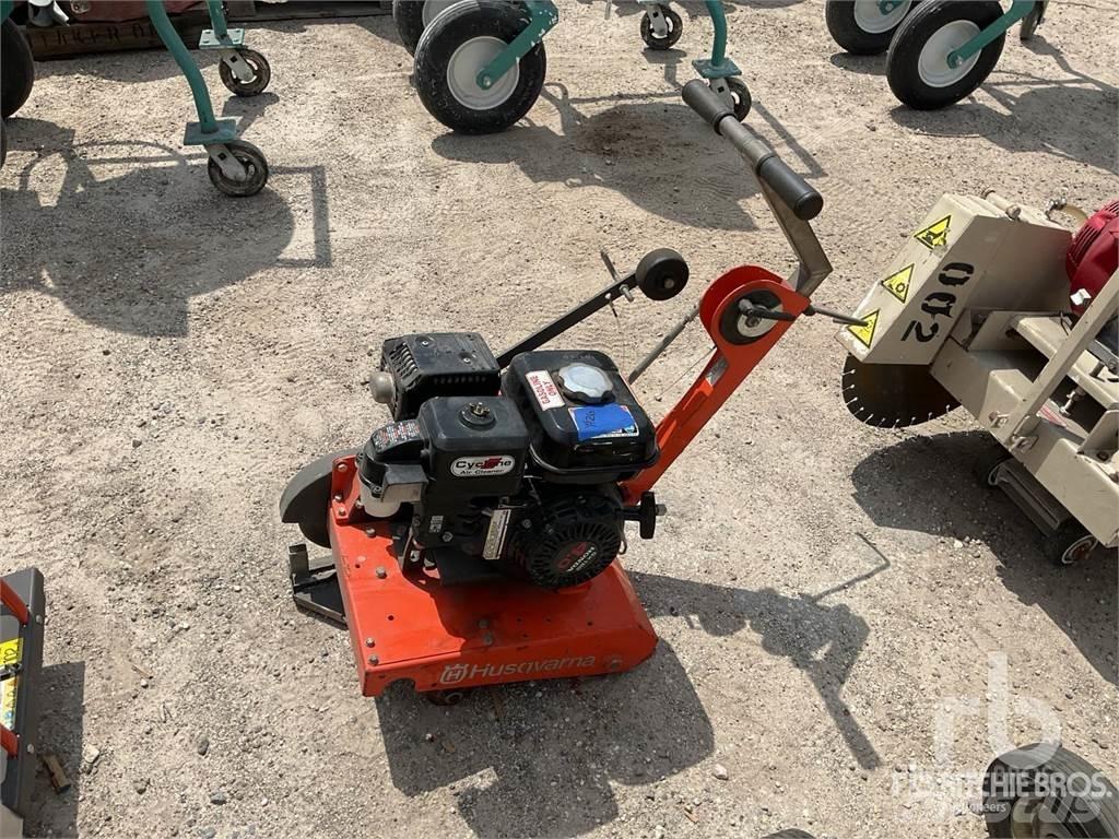 Husqvarna MG8 アスファルトスピリッティングマシーン