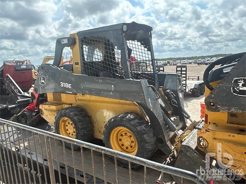 John Deere 318E スキッドステアローダー