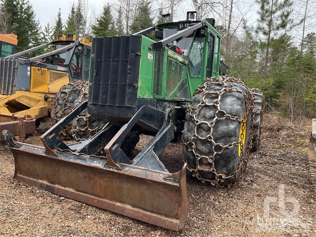 John Deere 848H スキッダー