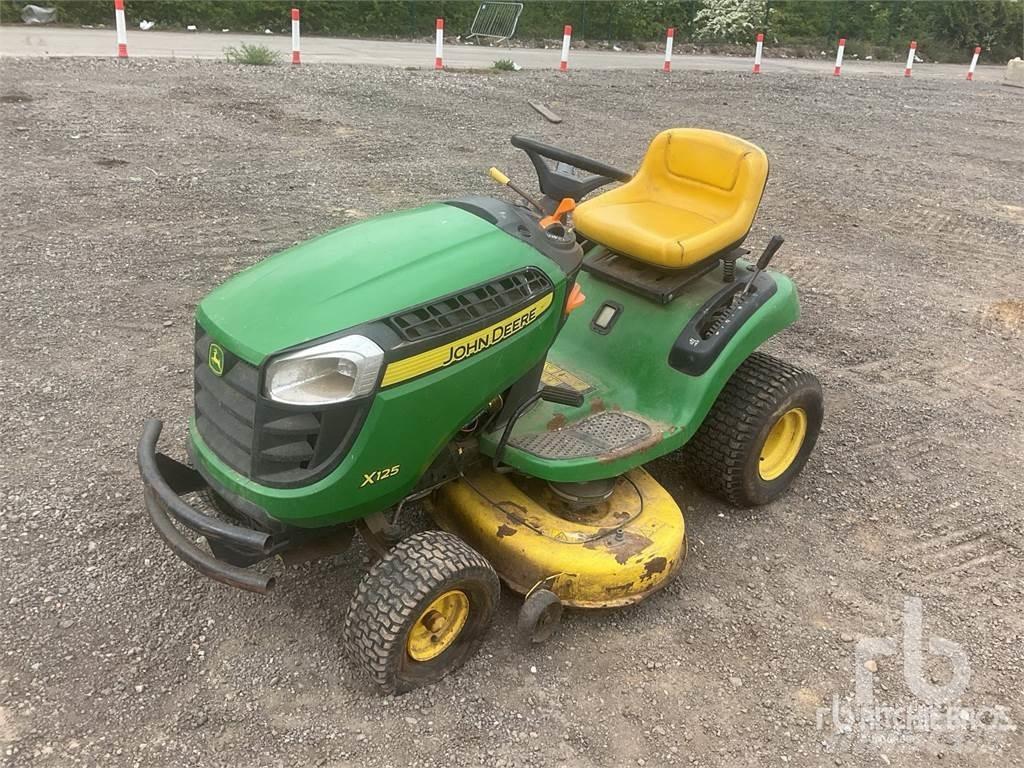 John Deere X125 芝刈り機
