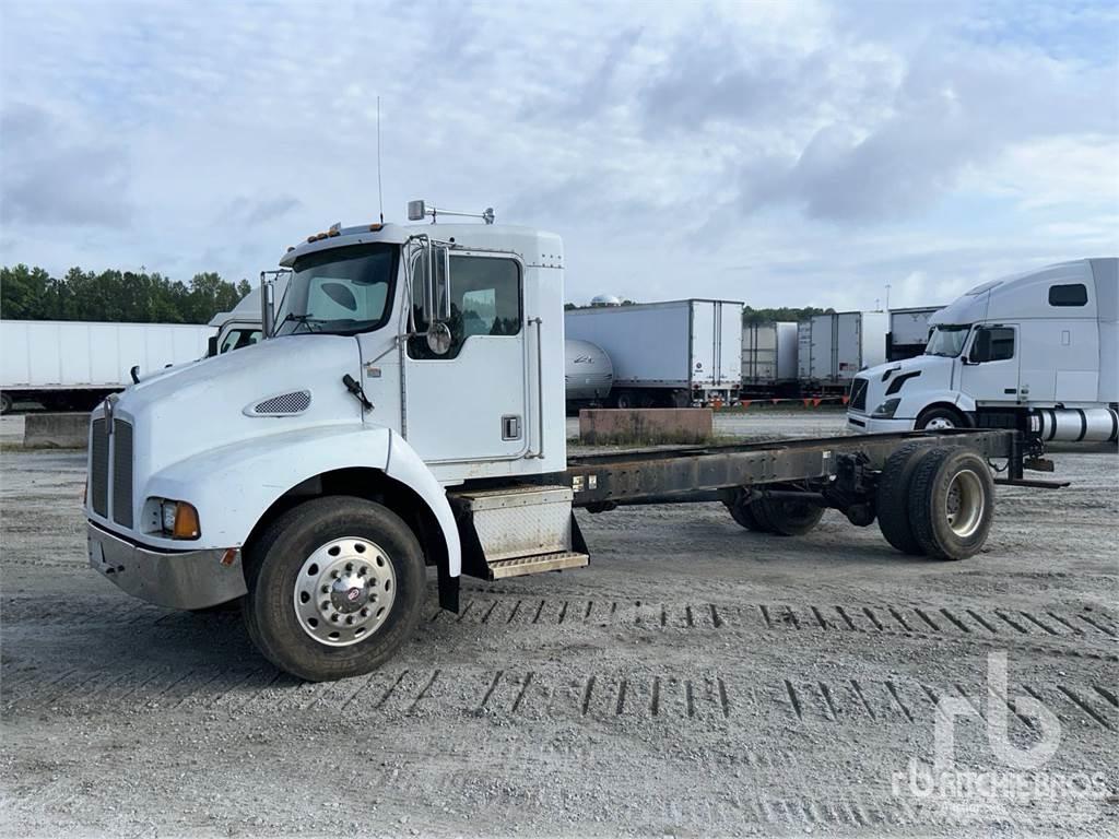 Kenworth T300 キャブ付きシャーシ