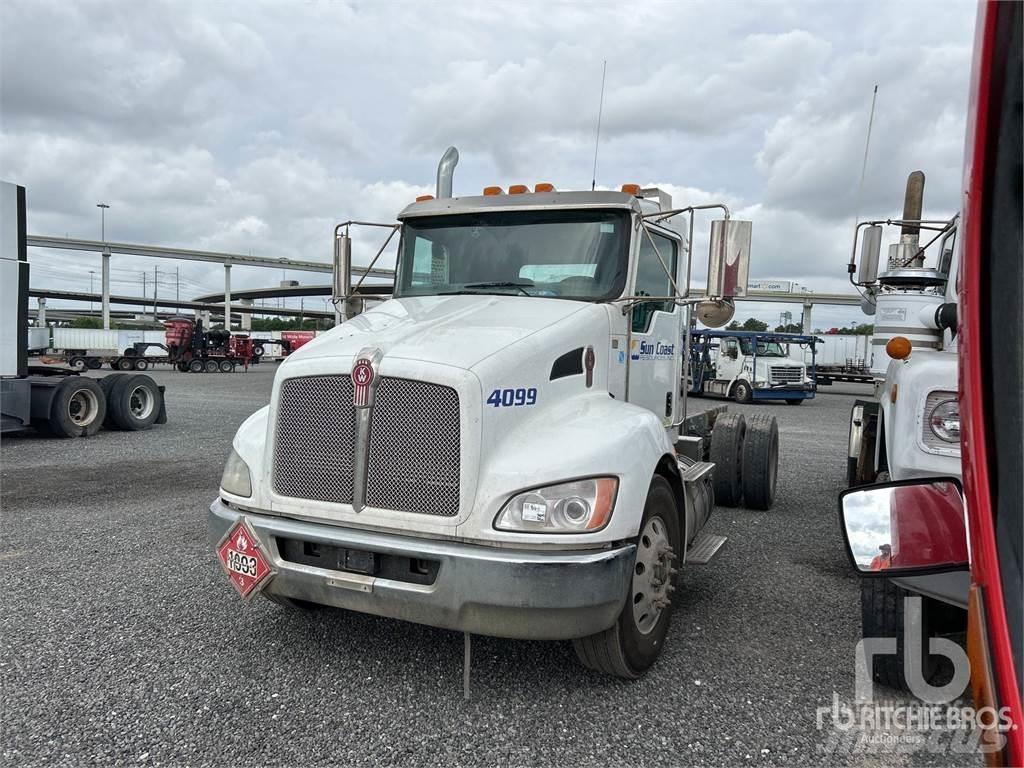 Kenworth T370 キャブ付きシャーシ