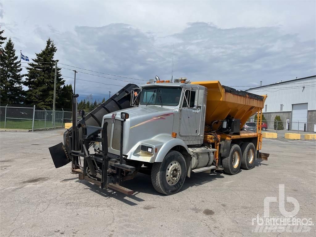 Kenworth T450 スノーブレードとプラウ