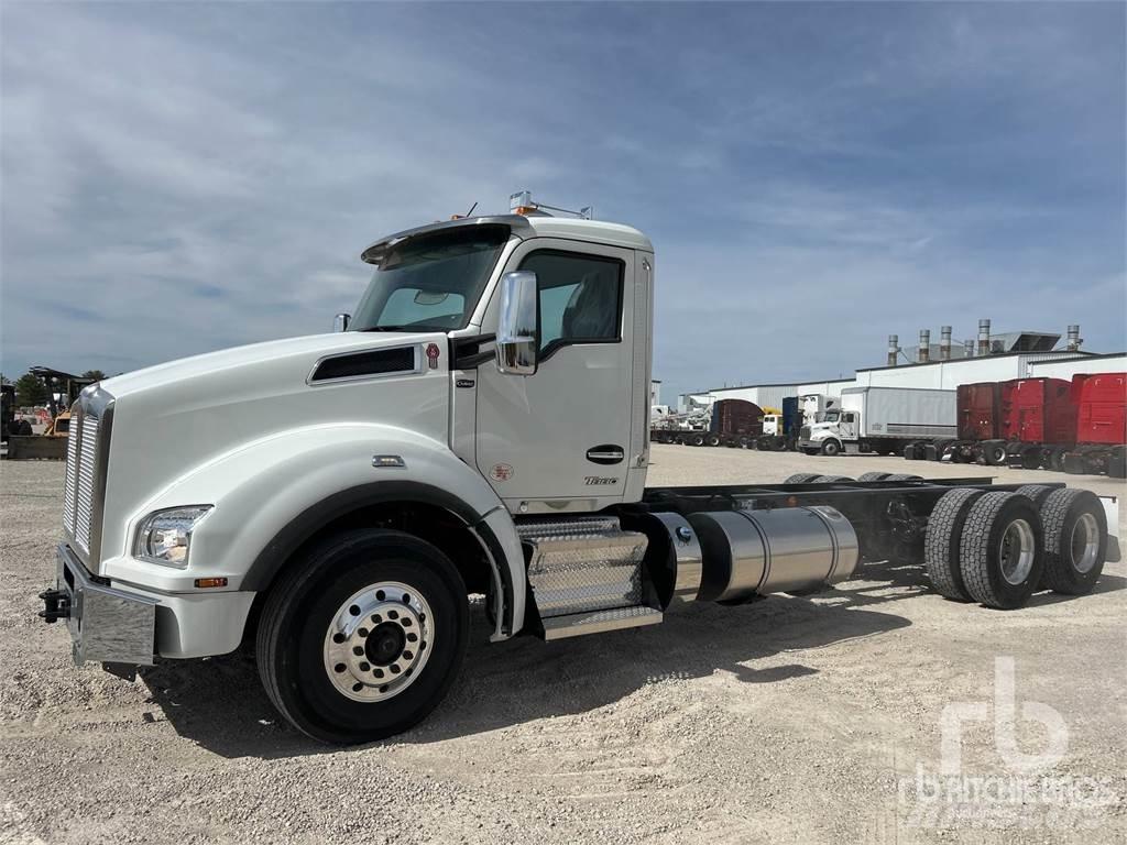 Kenworth T880 キャブ付きシャーシ