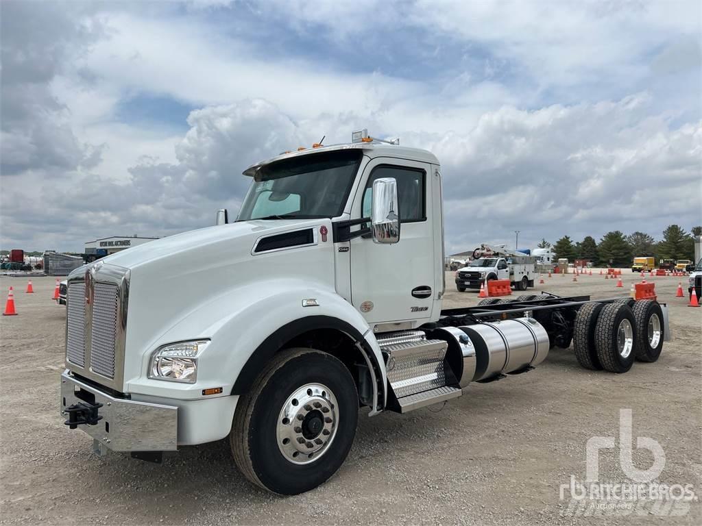 Kenworth T880 キャブ付きシャーシ