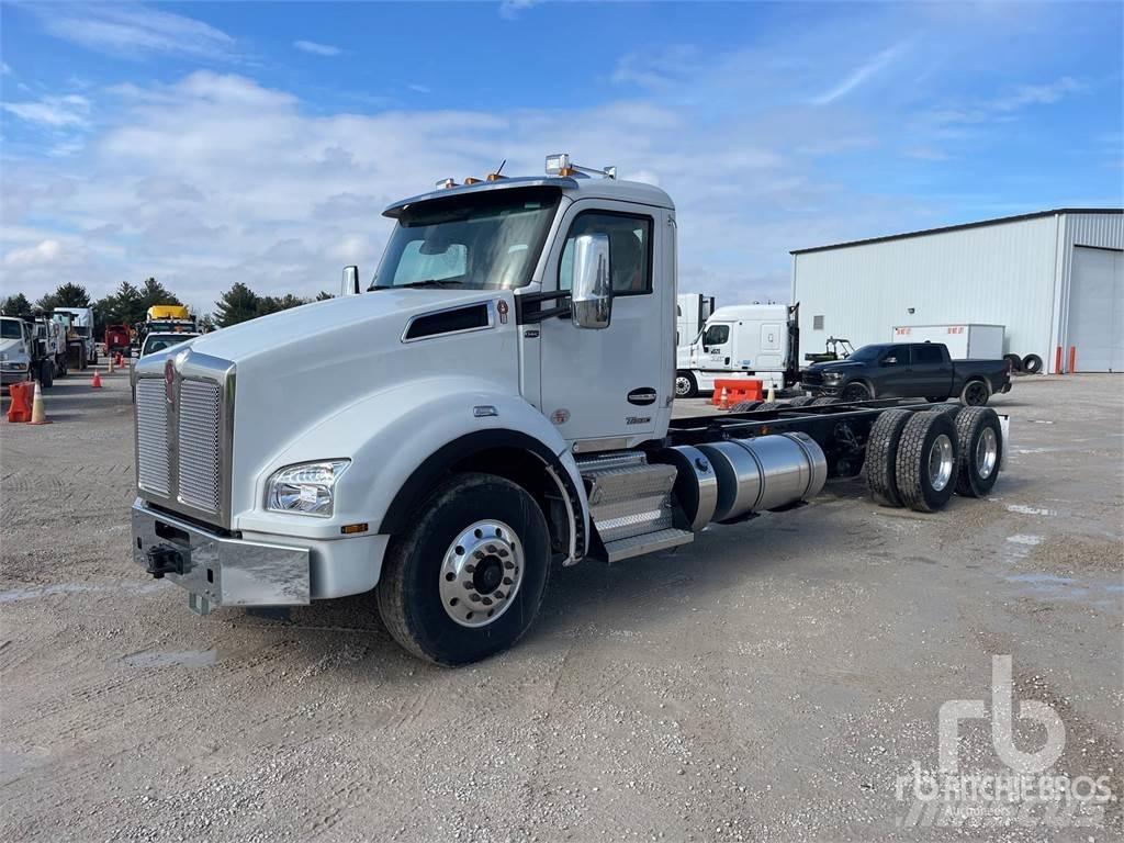 Kenworth T880 キャブ付きシャーシ