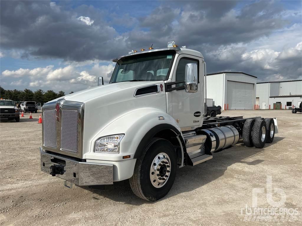 Kenworth T880 キャブ付きシャーシ