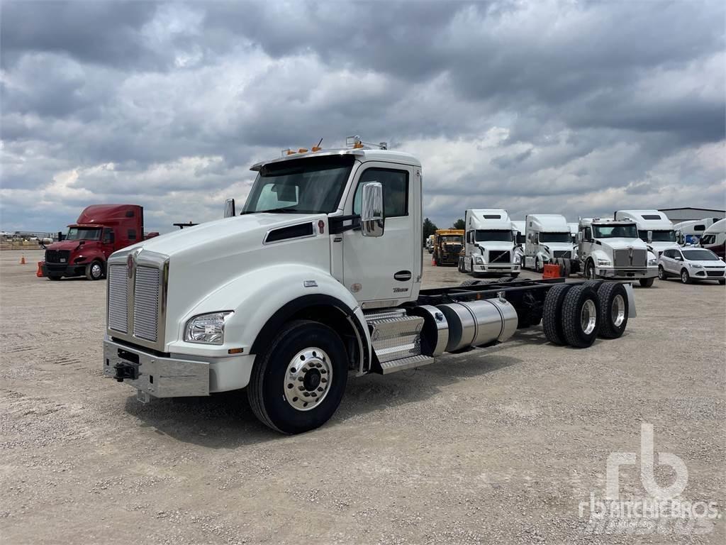 Kenworth T880 キャブ付きシャーシ