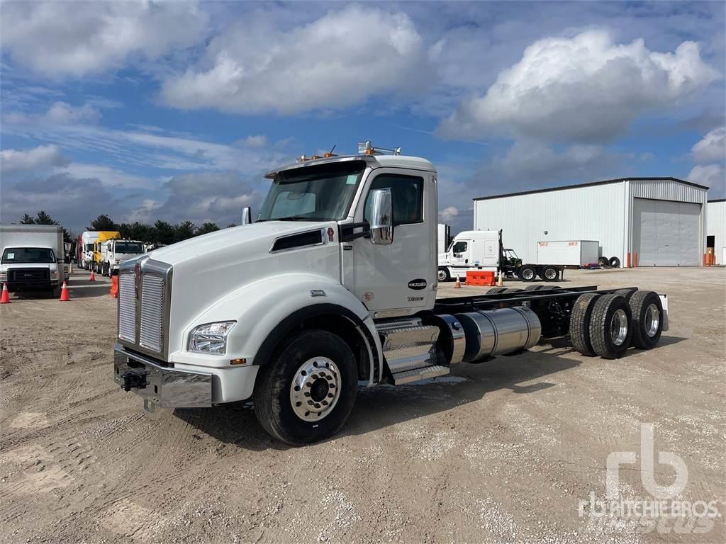 Kenworth T880 キャブ付きシャーシ