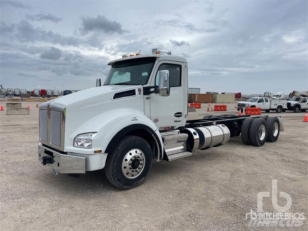 Kenworth T880 キャブ付きシャーシ