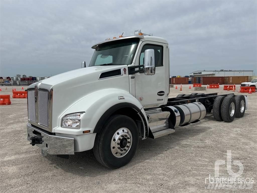 Kenworth T880 キャブ付きシャーシ
