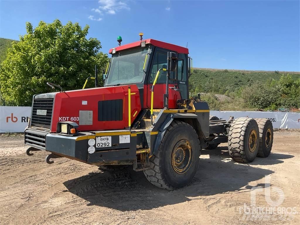 Komatsu HM300-1 アーティキュレート式ダンプトラック
