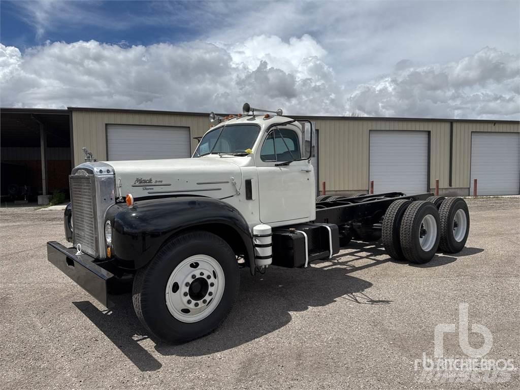 Mack B753S キャブ付きシャーシ
