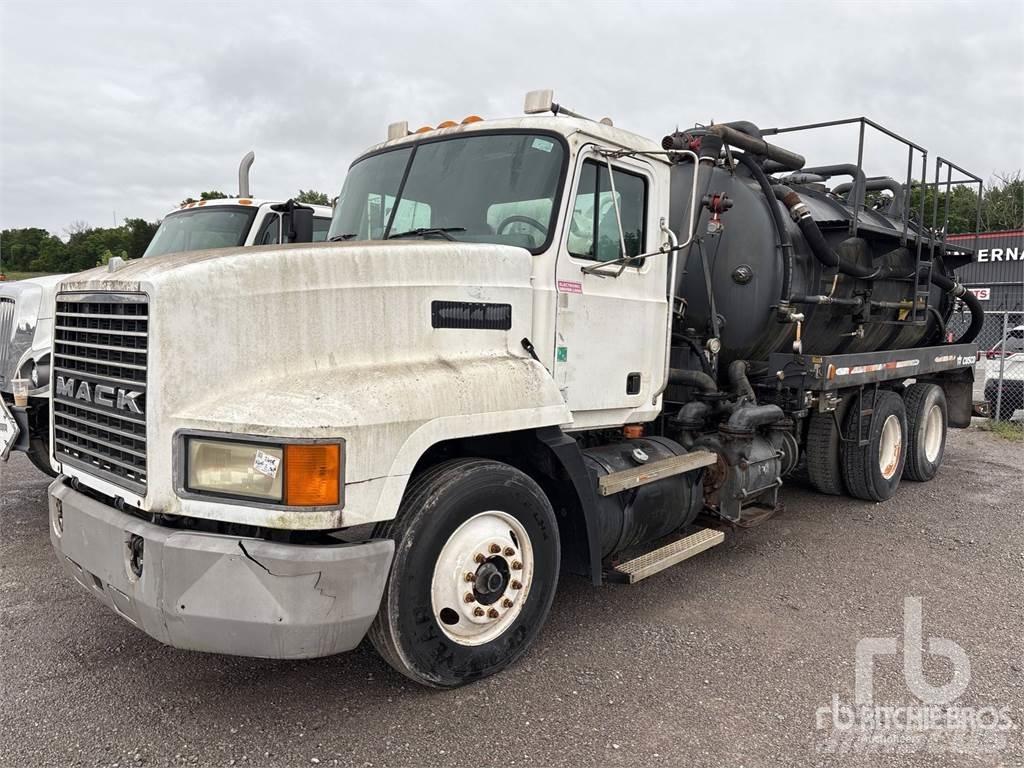 Mack CH613 コンバイン／バキュームトラック