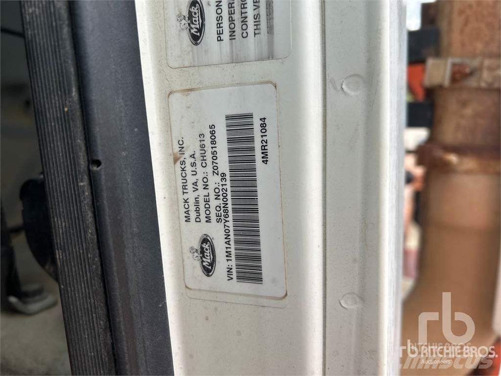 Mack CHU613 中古トラクターヘッド | トレーラーヘッド