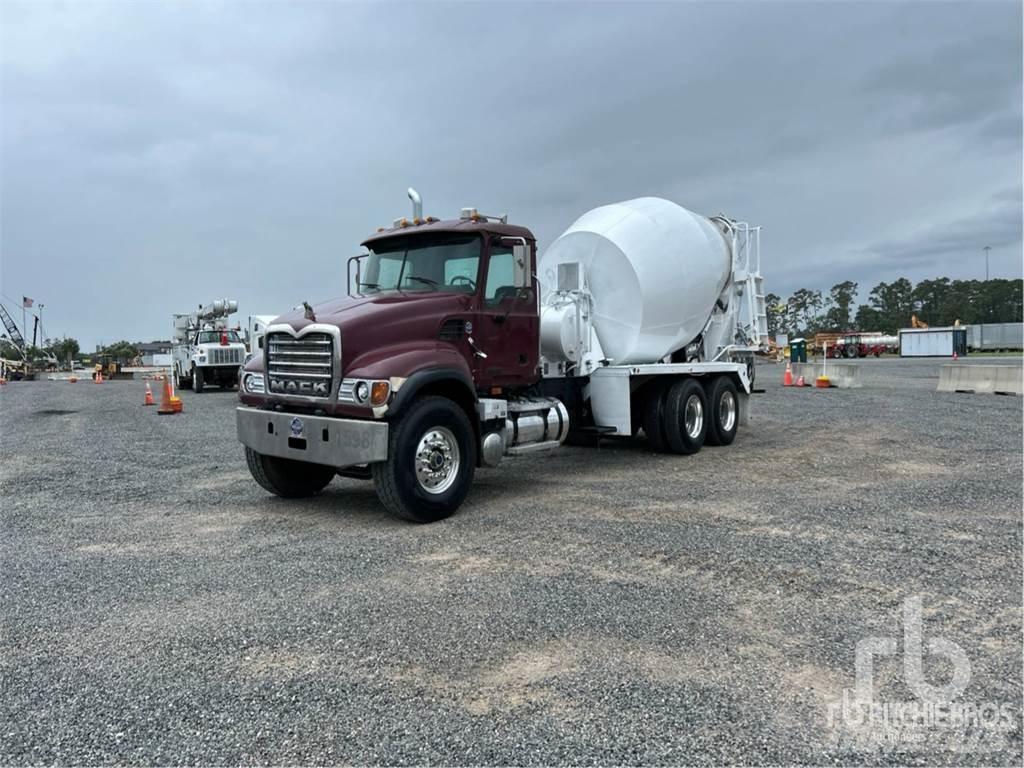 Mack CV513 ミキサー車