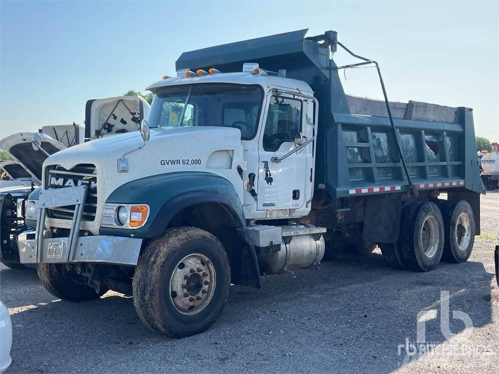 Mack CV713 ダンプ