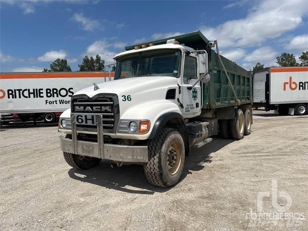 Mack CV713 ダンプ