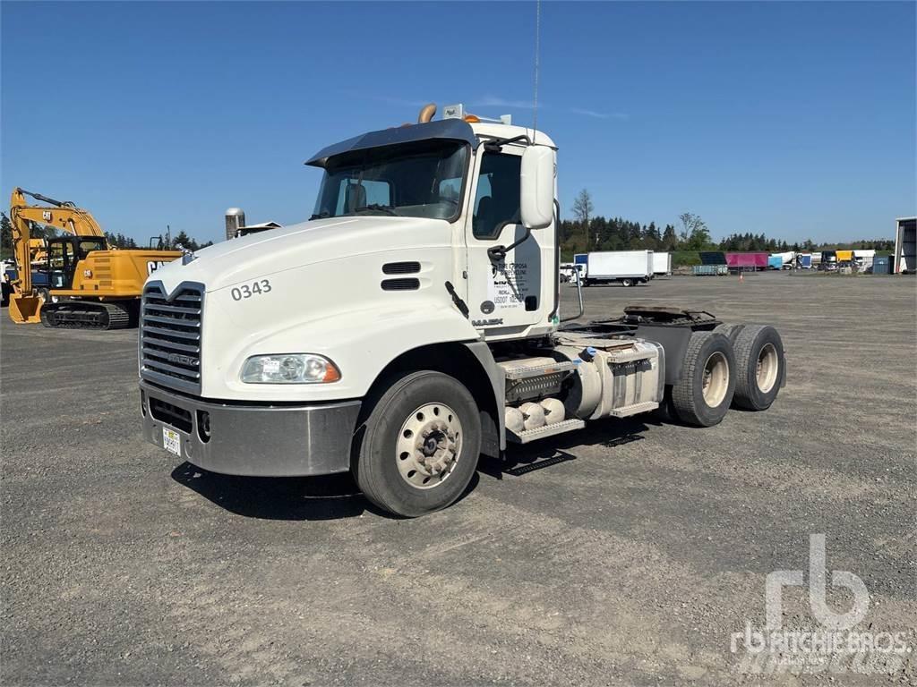 Mack CXU613 中古トラクターヘッド | トレーラーヘッド
