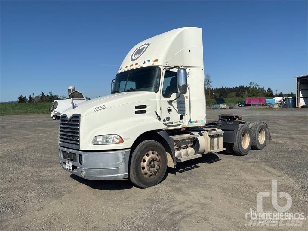 Mack CXU613 中古トラクターヘッド | トレーラーヘッド