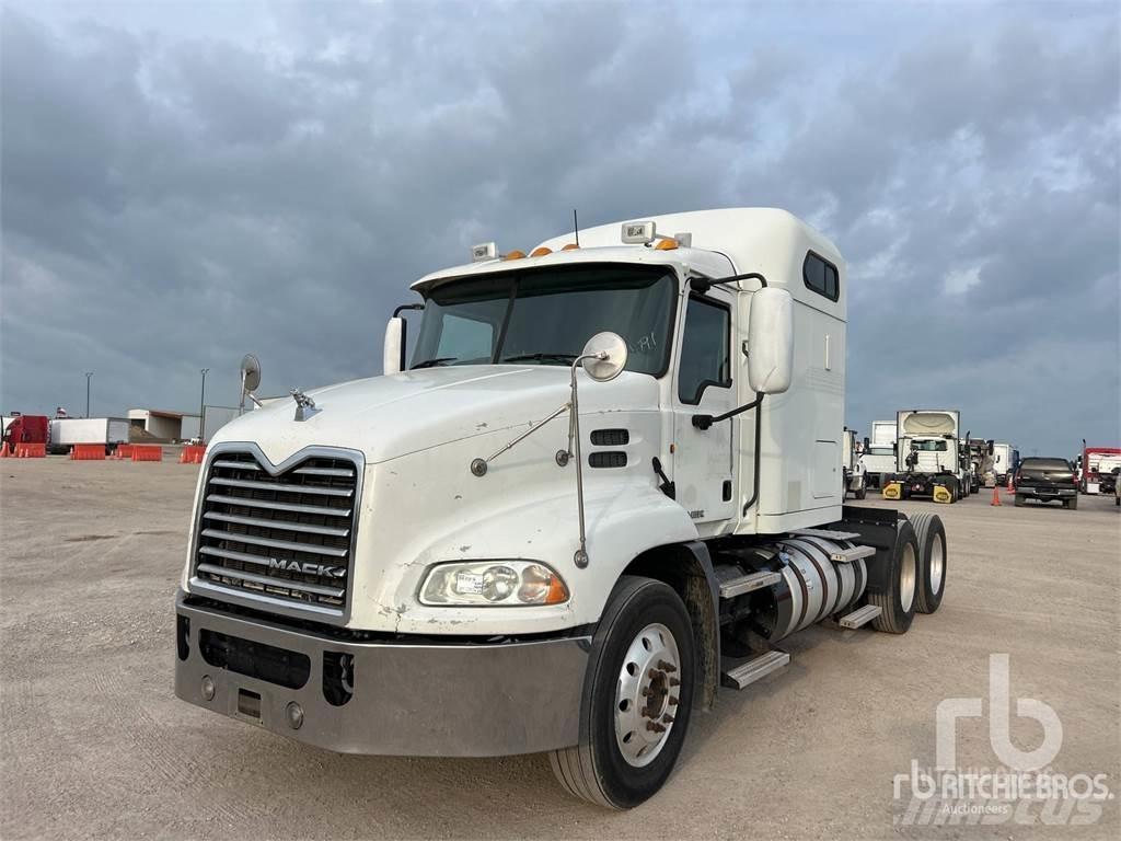 Mack CXU613 中古トラクターヘッド | トレーラーヘッド
