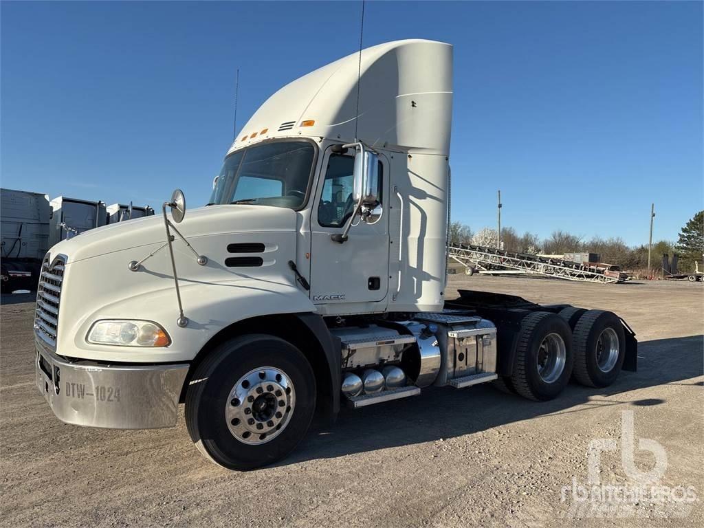 Mack CXU613 中古トラクターヘッド | トレーラーヘッド