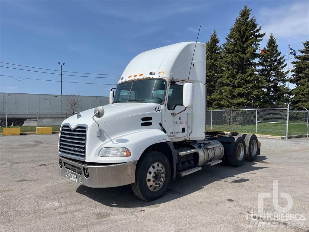 Mack CXU613 中古トラクターヘッド | トレーラーヘッド