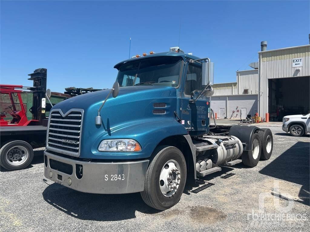 Mack CXU613 中古トラクターヘッド | トレーラーヘッド