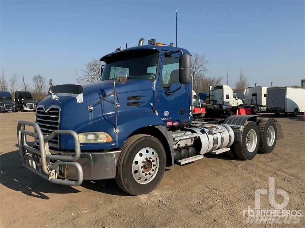 Mack CXU613 中古トラクターヘッド | トレーラーヘッド