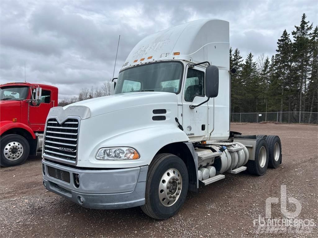Mack CXU613 中古トラクターヘッド | トレーラーヘッド