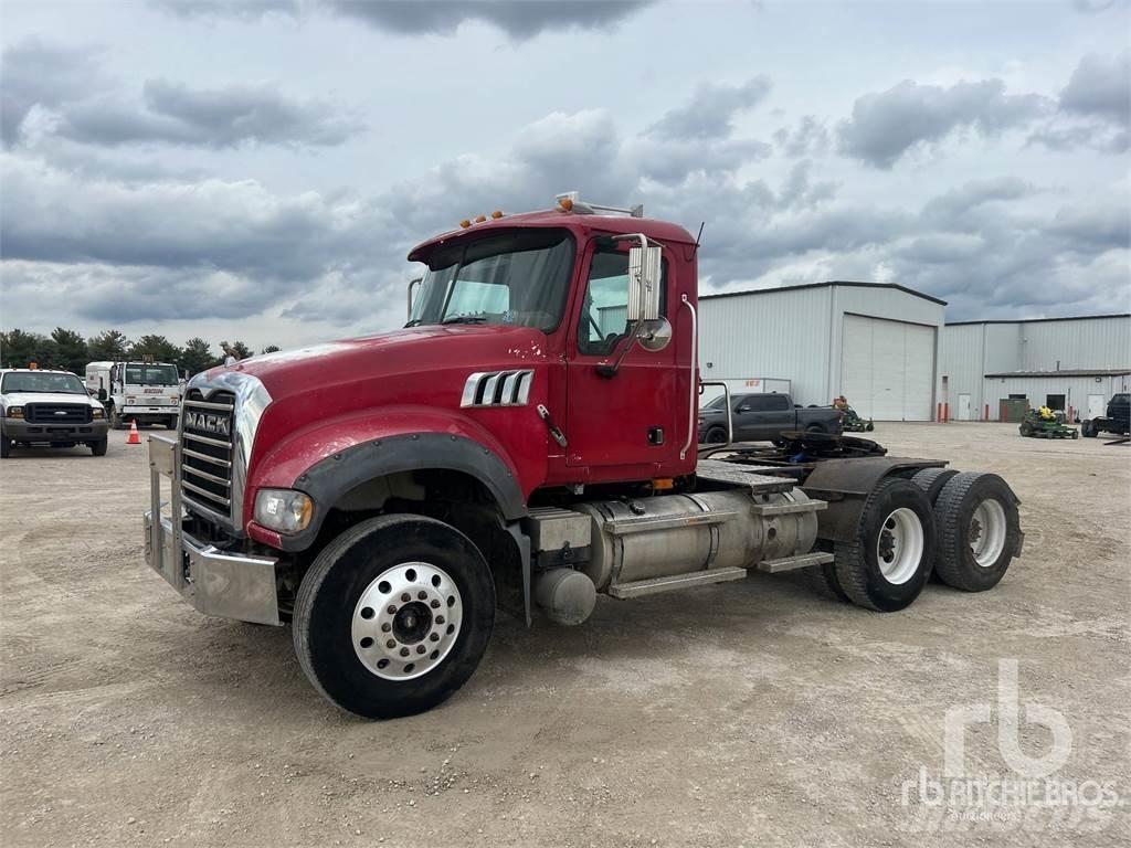 Mack GU713 中古トラクターヘッド | トレーラーヘッド