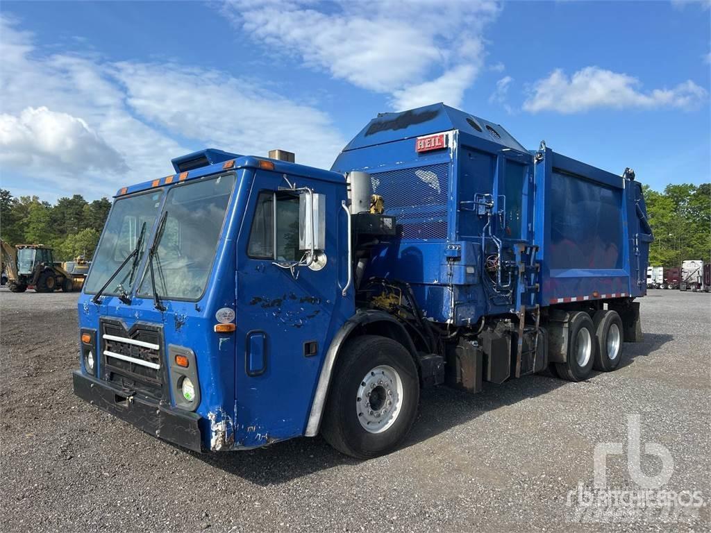 Mack LEU613 塵芥車、パッカー車