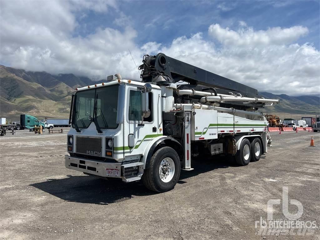 Mack MR688S ミキサー車