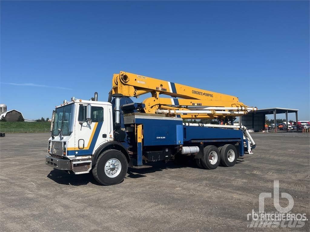 Mack MR688S ミキサー車