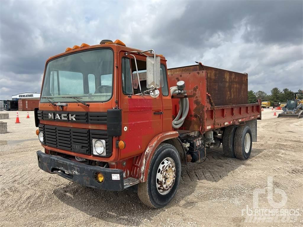 Mack MS200 給水車