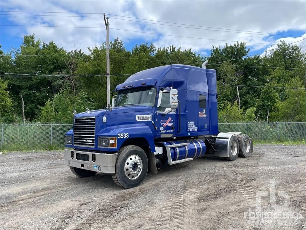 Mack PINNACLE 中古トラクターヘッド | トレーラーヘッド