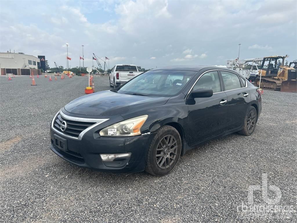 Nissan ALTIMA 自動車