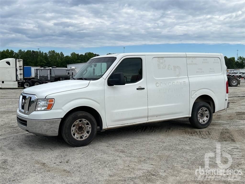 Nissan NV2500HD 冷凍冷蔵車