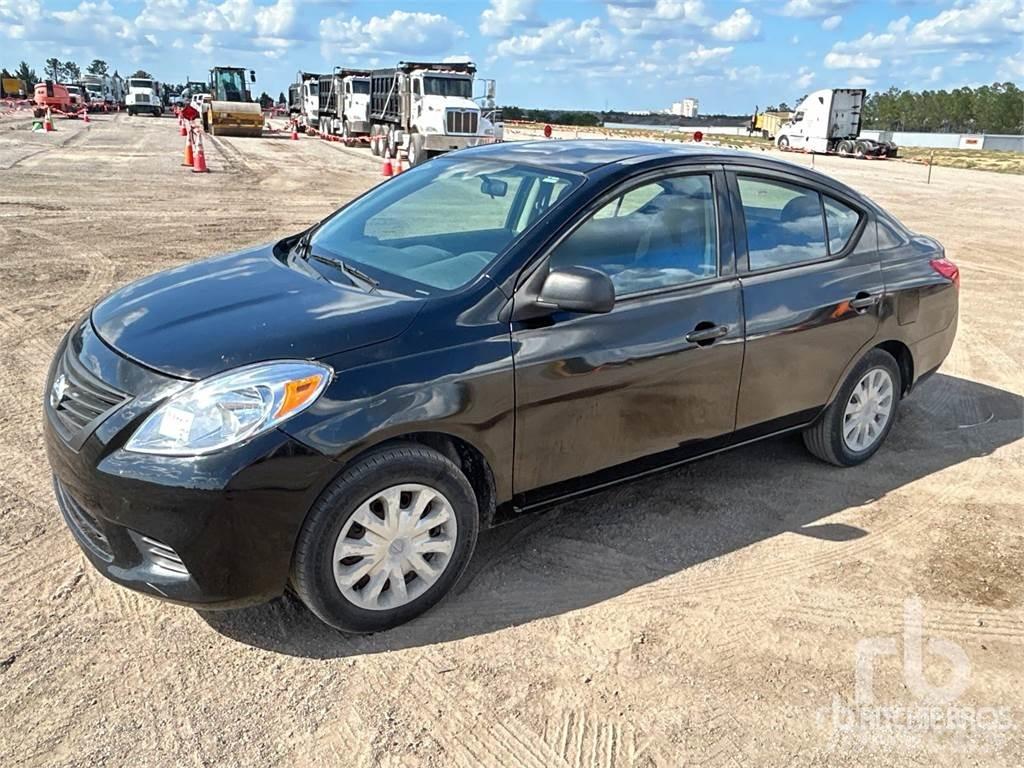 Nissan VERSA 自動車