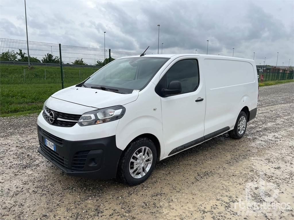Opel VIVARO パネルバン