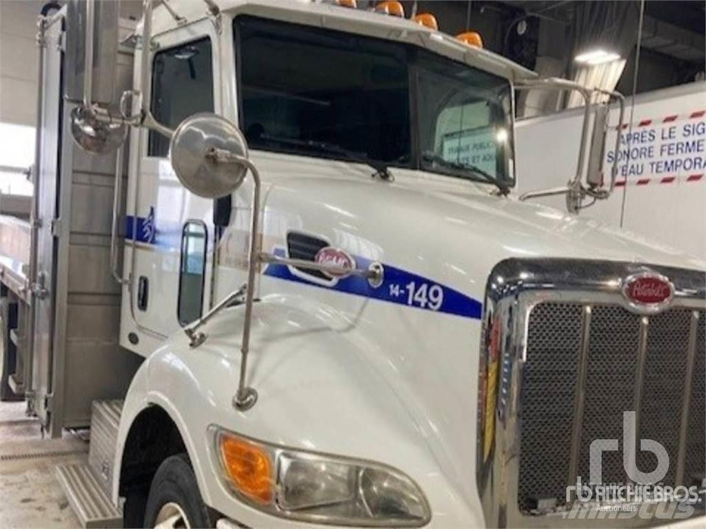 Peterbilt 330 平ボディー