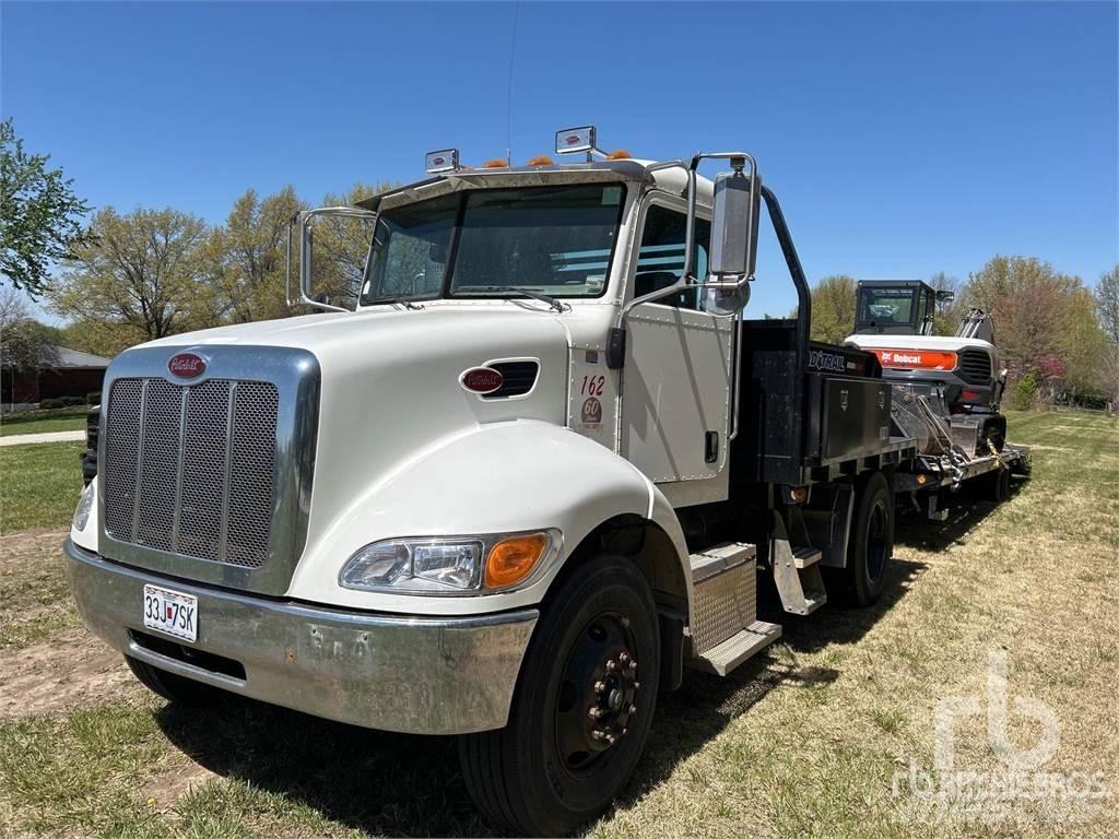 Peterbilt 335 平ボディー