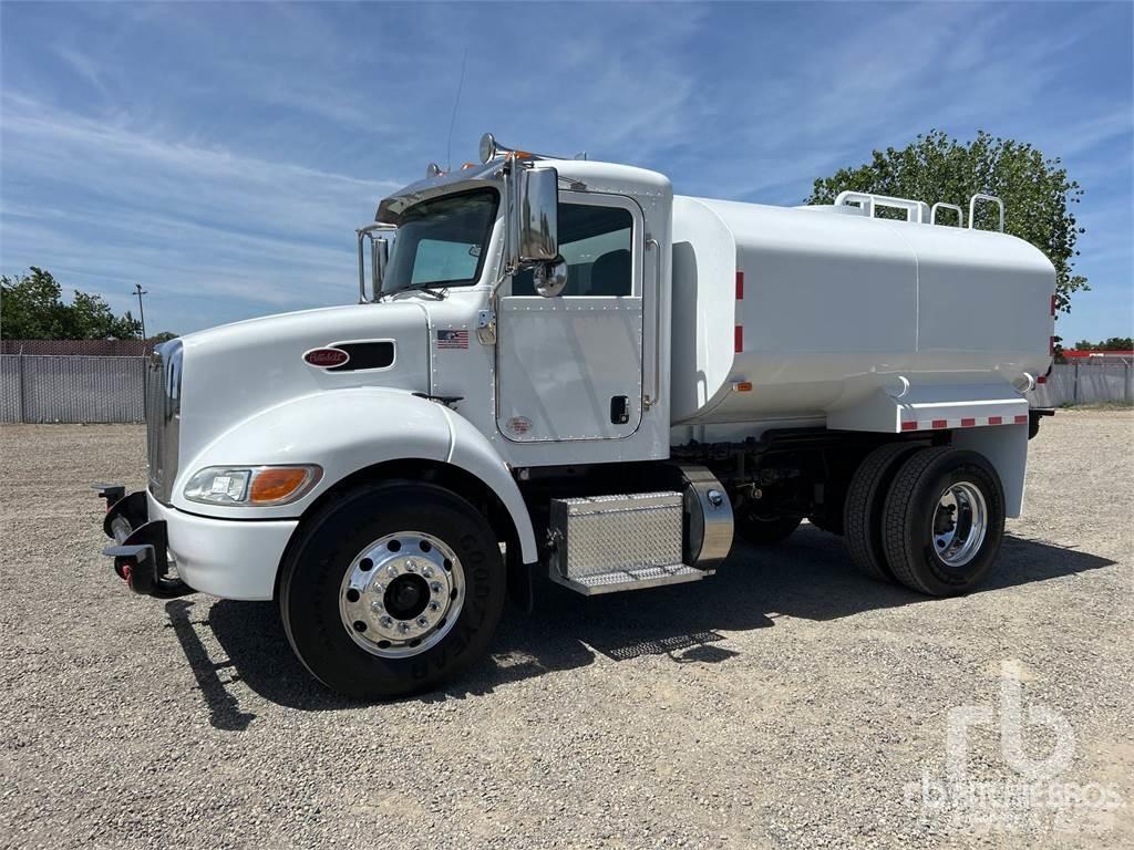 Peterbilt 337 給水車