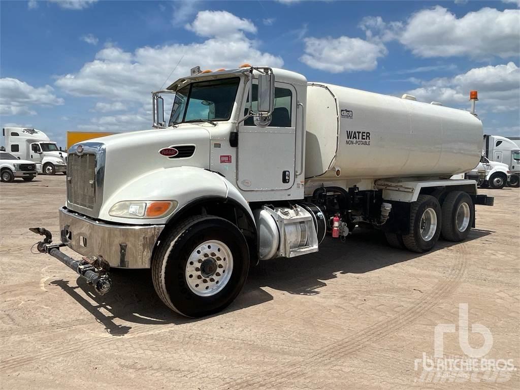 Peterbilt 348 給水車